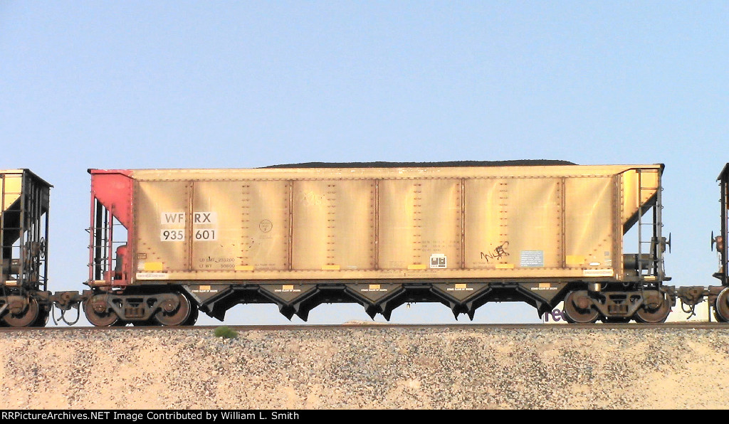 WB Unit Loaded Hooper Frt at Erie NV W-Pshr -45